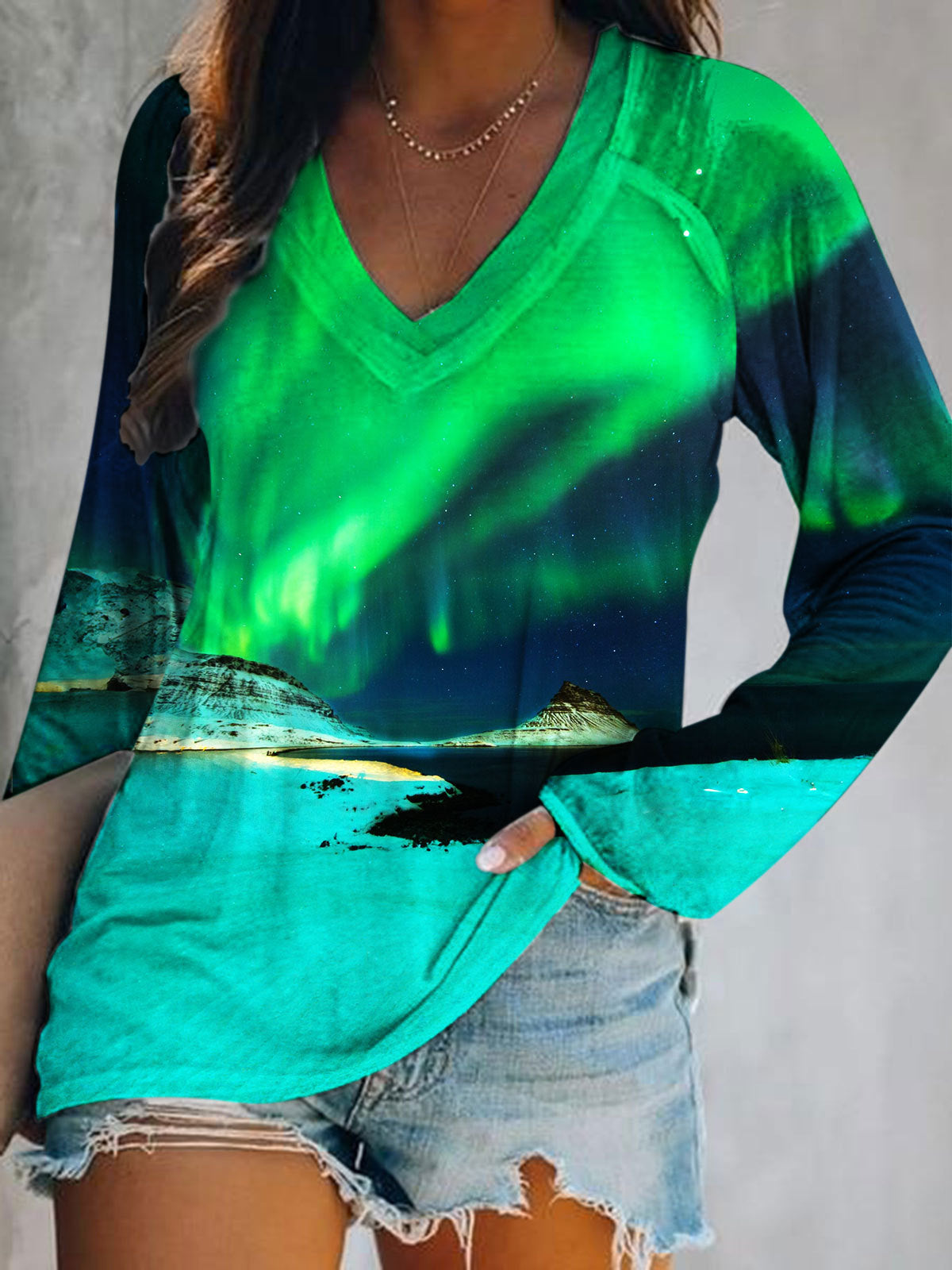 Women's V-Neck Northern Lights Print Long Sleeve Top