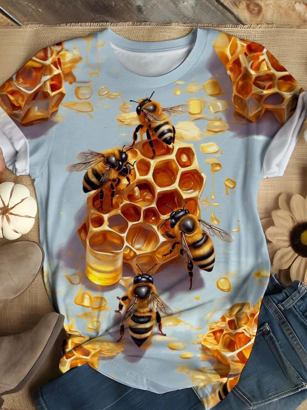 Bees Collecting Honey Crew Neck T-shirt